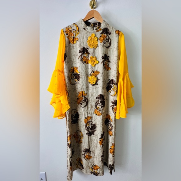 Beautiful Sheer Waterfall Flounce Sleeve Tunic Dress With Side Splits - Picture 5 of 10